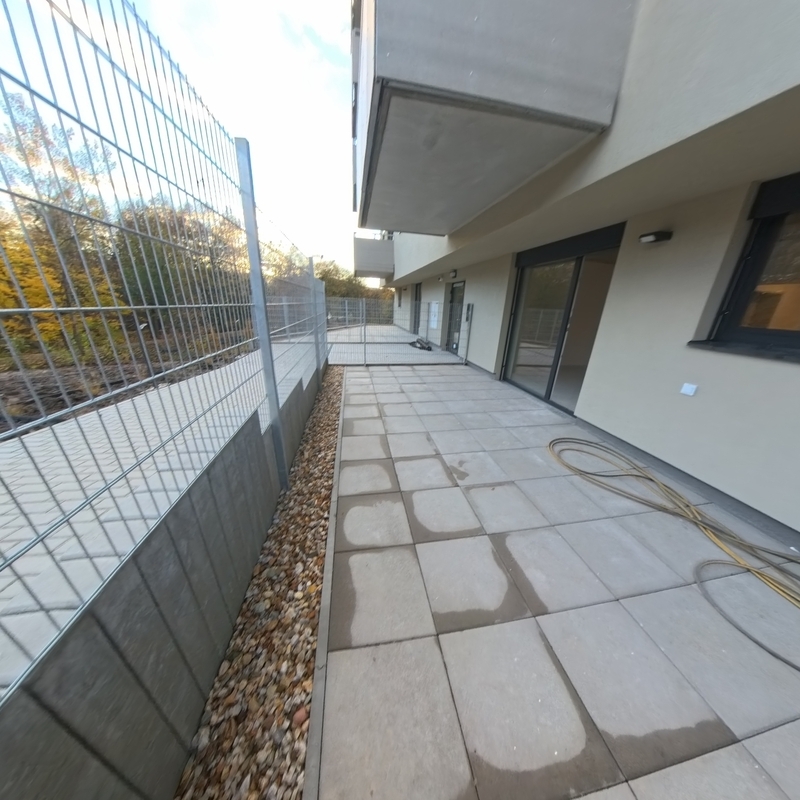 Pronájem bytu 1+kk s předzahrádkou a krytým parkovacím stáním - Liberec - Staré Pavlovice, ul. Polní