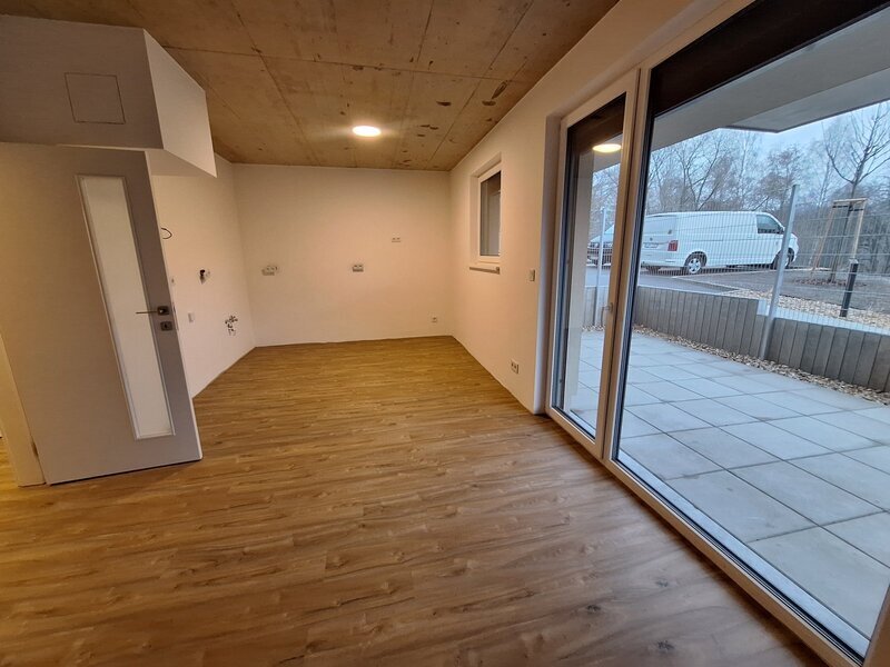 Pronájem bytu 1+kk s předzahrádkou a vyhrazeným parkovacím stáním