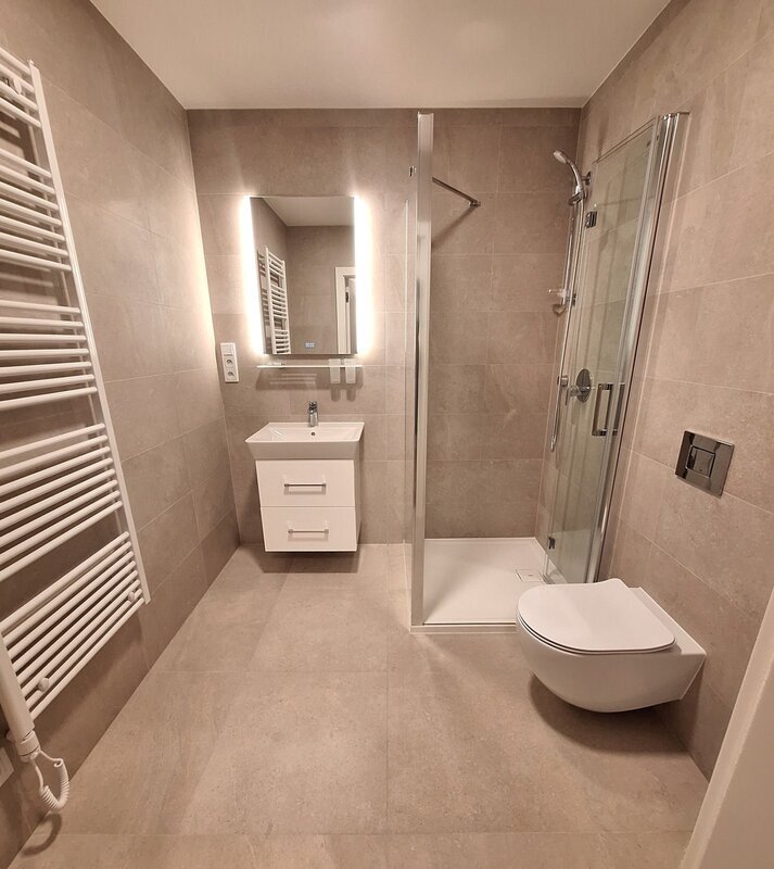 Pronájem bytu 1+kk s předzahrádkou a vyhrazeným parkovacím stáním