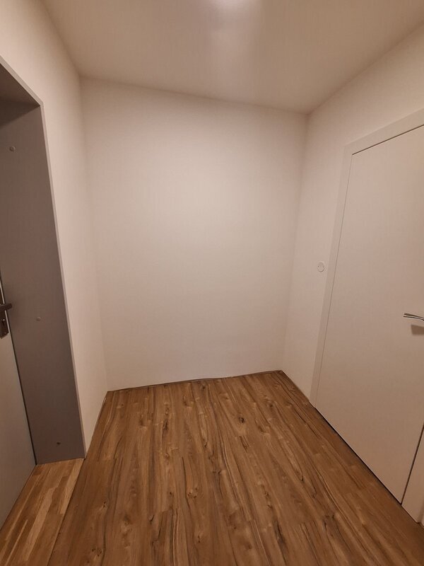 Pronájem bytu 1+kk s předzahrádkou a vyhrazeným parkovacím stáním