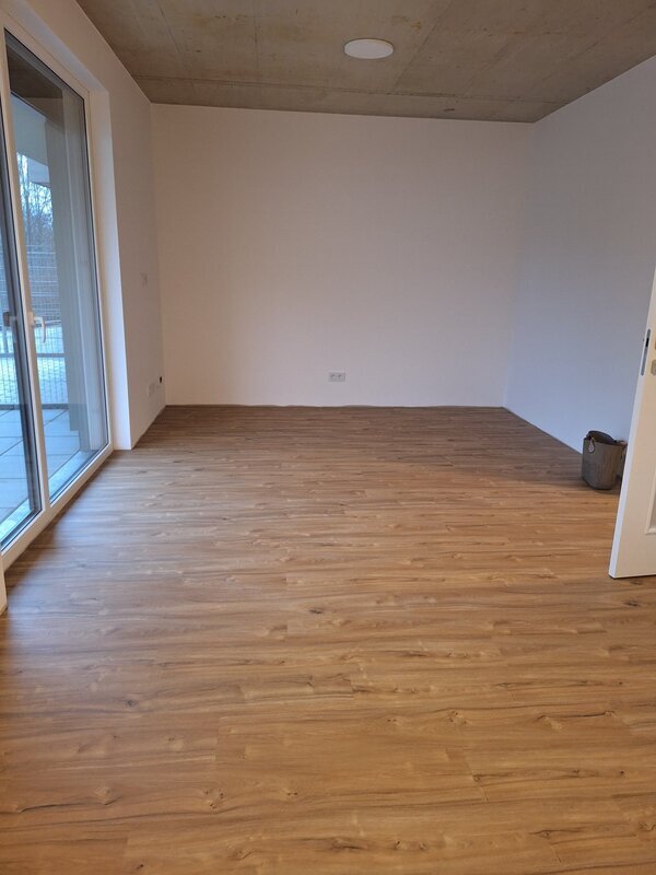 Pronájem bytu 1+kk s předzahrádkou a vyhrazeným parkovacím stáním