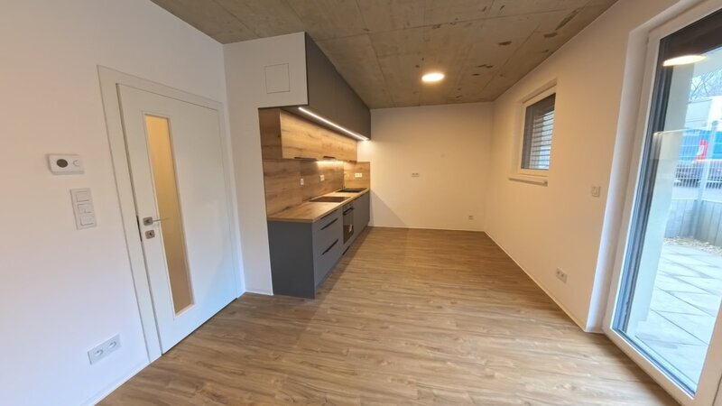 Pronájem bytu 1+kk s předzahrádkou a vyhrazeným parkovacím stáním