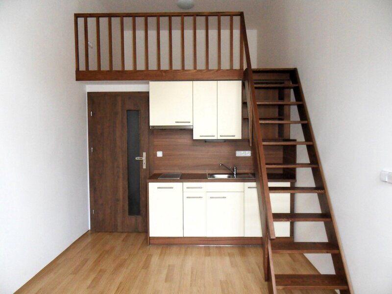 Pronájem bytu 1+kk s odděleným spaním v patře v Liberci, ul. Švermova