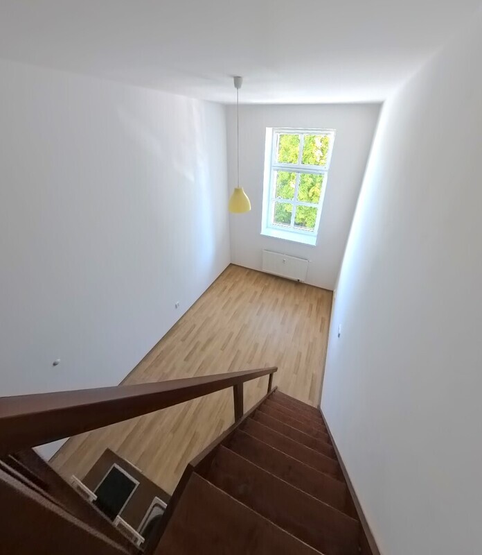 Pronájem bytu 1+kk s odděleným spaním v patře v Liberci, ul. Švermova