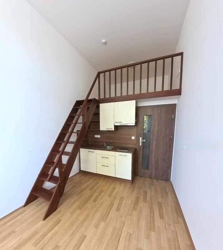 Pronájem bytu 1+kk s odděleným spaním v patře v Liberci, ul. Švermova