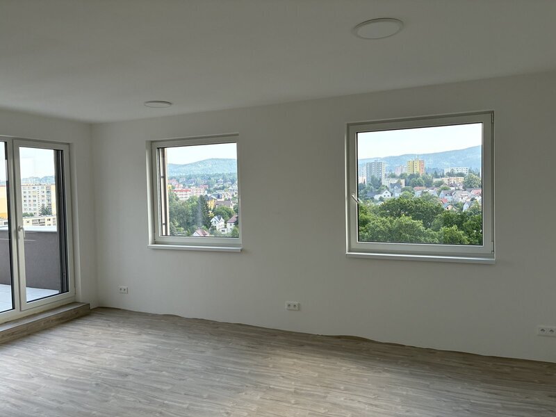 Pronájem bytu 3kk s balkonem a krytým parkovacím stáním - Liberec - Staré Pavlovice, ul. Polní