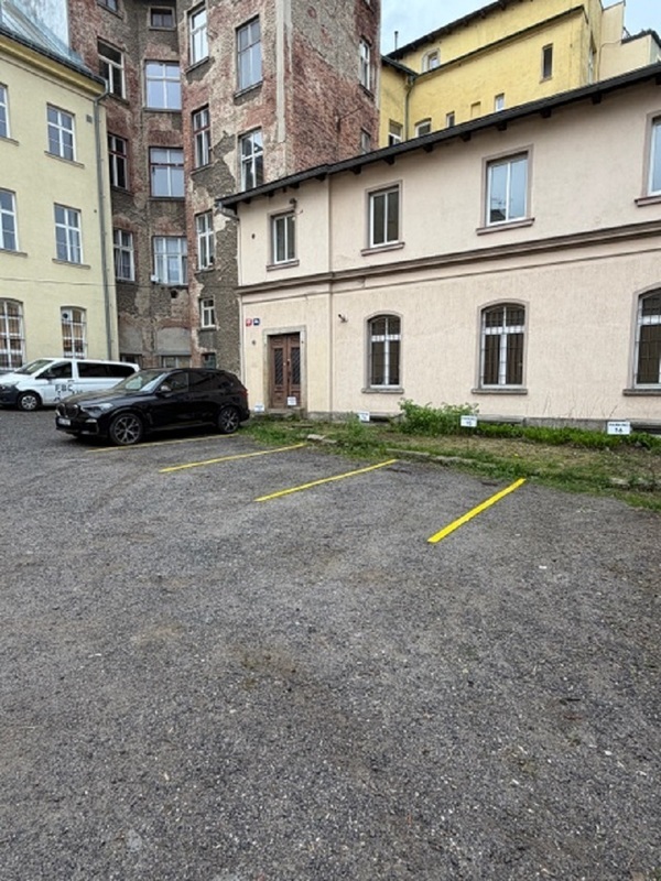 Pronájem venkovních parkovacích stání v ulici Pražská 147/30, Liberec
