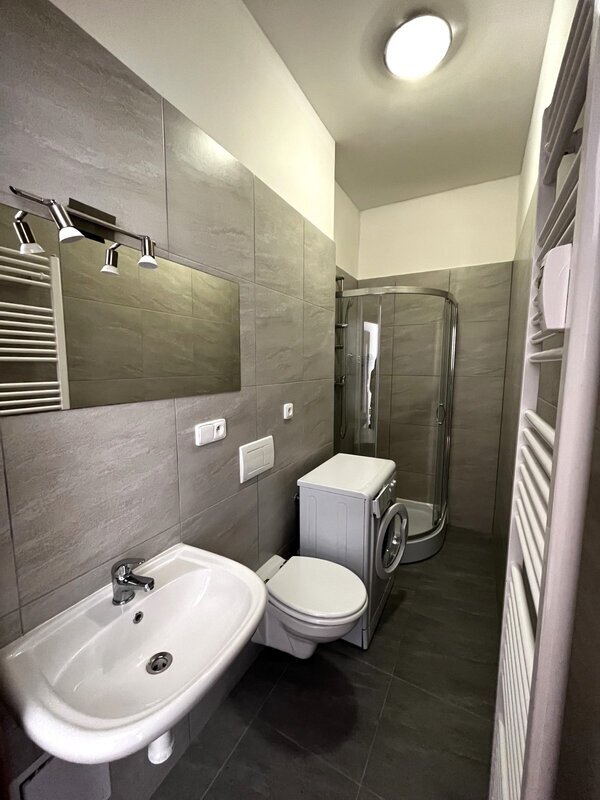 Pronájem bytu 1+kk v Liberci, ul. Sládkova