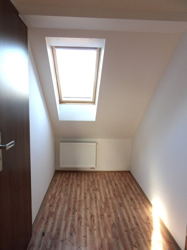 Pronájem podkrovního bytu 1+kk v Liberci, ul. Sládkova