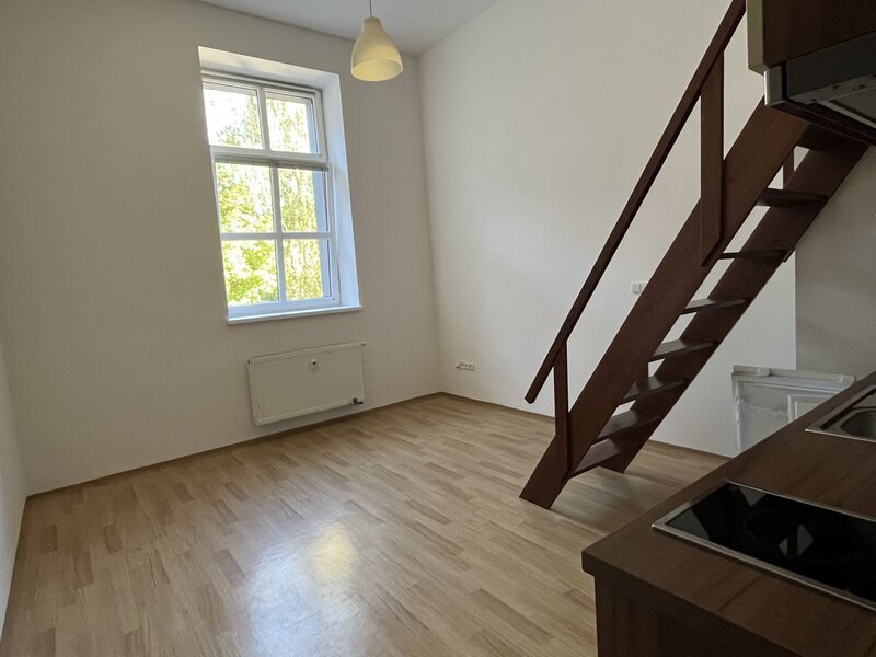 Pronájem bytu 1+kk s odděleným spaním v patře v Liberci, ul. Švermova