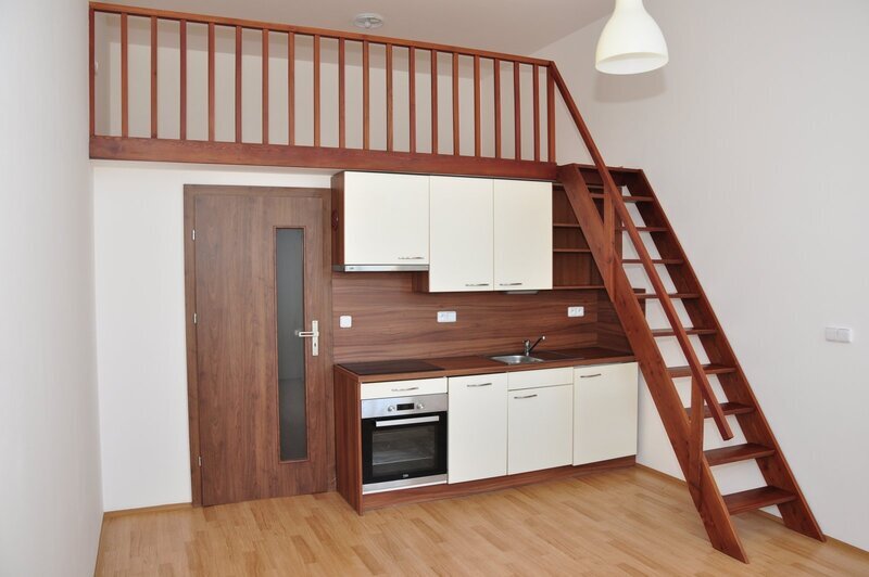 Pronájem bytu 1+kk s odděleným spaním v patře v Liberci, ul. Švermova