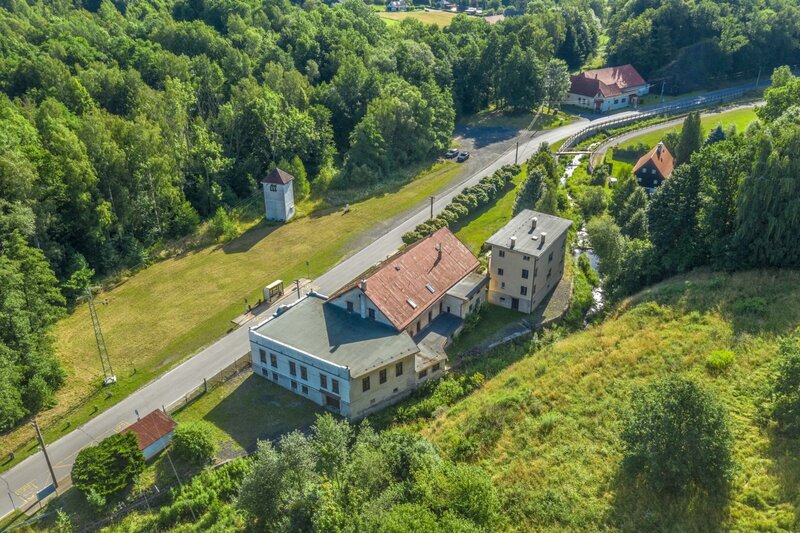 Prodej prvorepublikové vily se zavedenou sklářskou dílnou v Heřmanicích u Frýdlantu