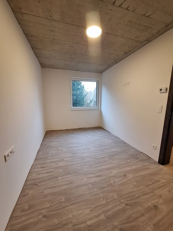 Pronájem bytu 3kk SV s balkonem a krytým parkovacím stáním - Liberec - Staré Pavlovice, ul. Polní