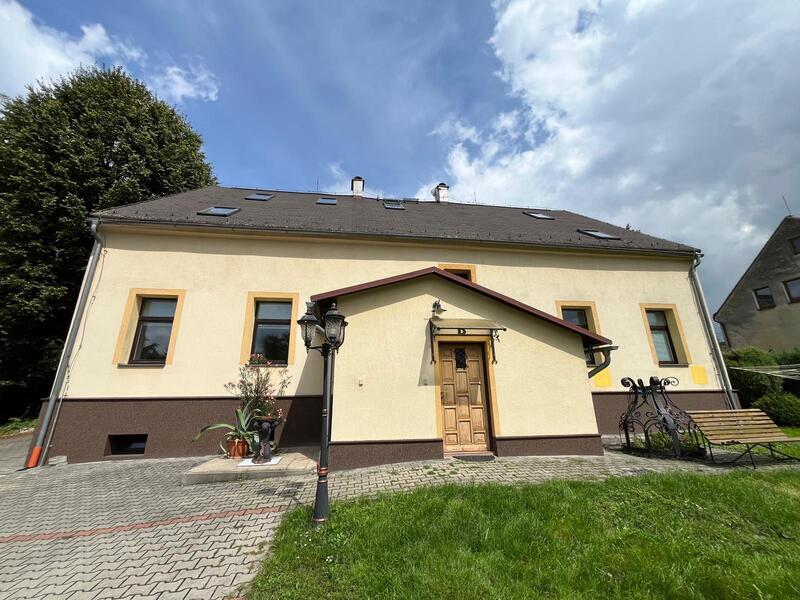 Pronájem bytu 2+kk po rekonstrukci, se zahradou ve Vesci, ul. U Družiny