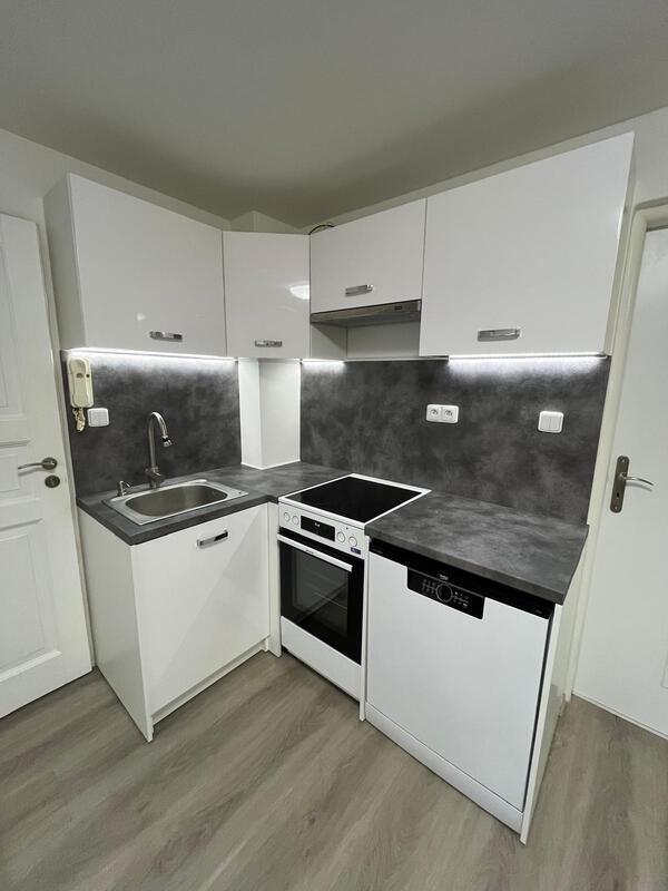 Pronájem bytu 2+kk po rekonstrukci, se zahradou ve Vesci, ul. U Družiny